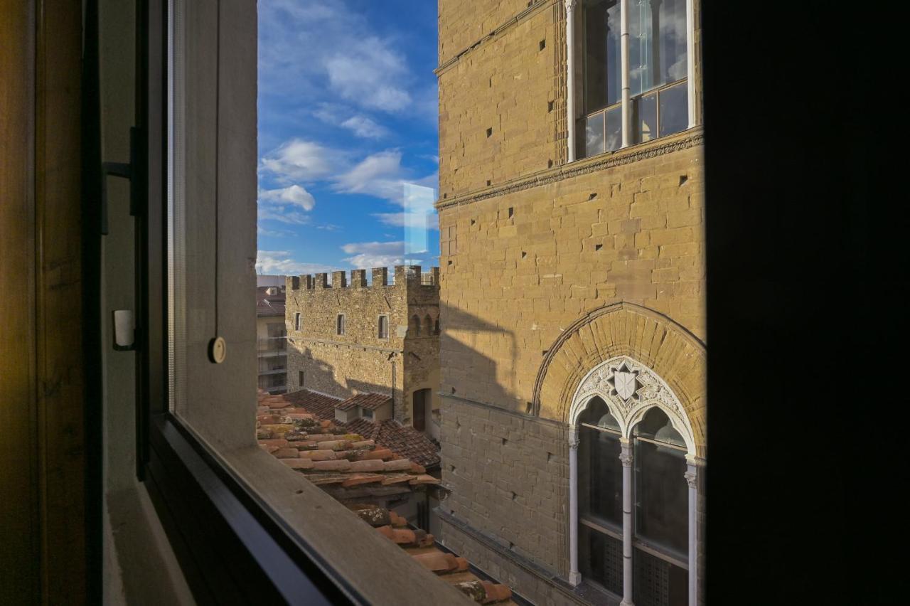 Via Lamberti, 3 - Florence Charming Apartments - Charming And Historic 5Th-Floor Attic Apartment With Elevator In A Building At The Heart Of Vibrant Florence, Just A 2-Minute Walk From All Attractions Exterior photo