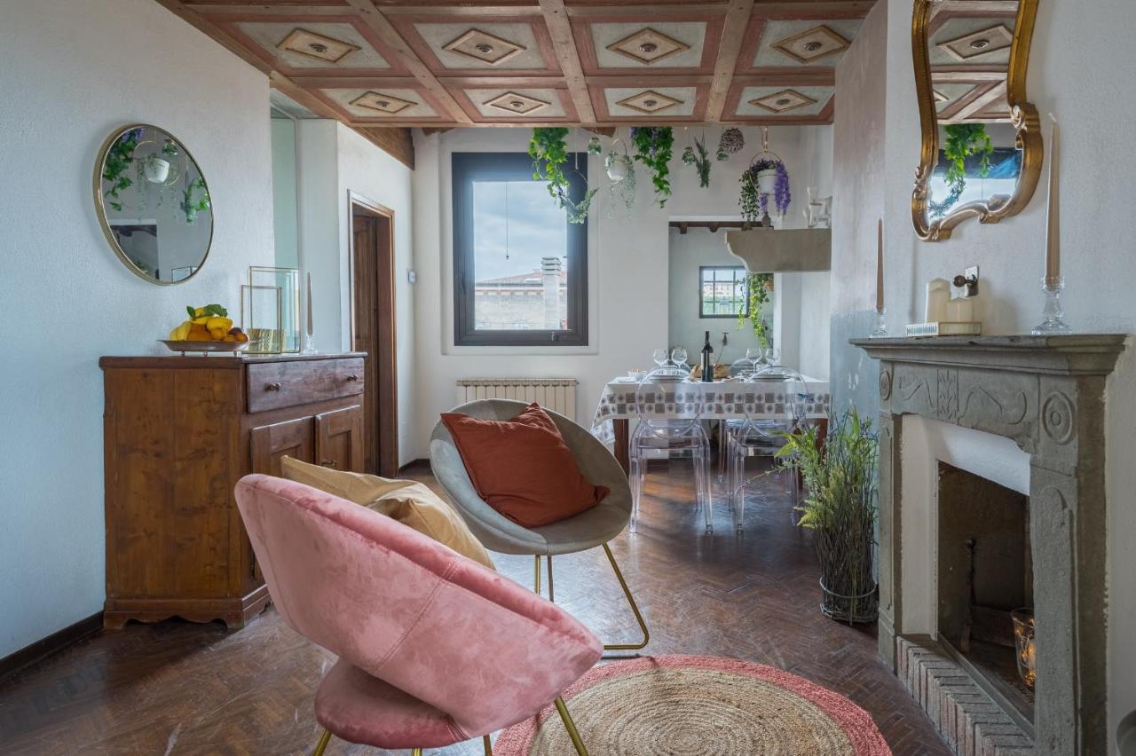 Via Lamberti, 3 - Florence Charming Apartments - Charming And Historic 5Th-Floor Attic Apartment With Elevator In A Building At The Heart Of Vibrant Florence, Just A 2-Minute Walk From All Attractions Exterior photo