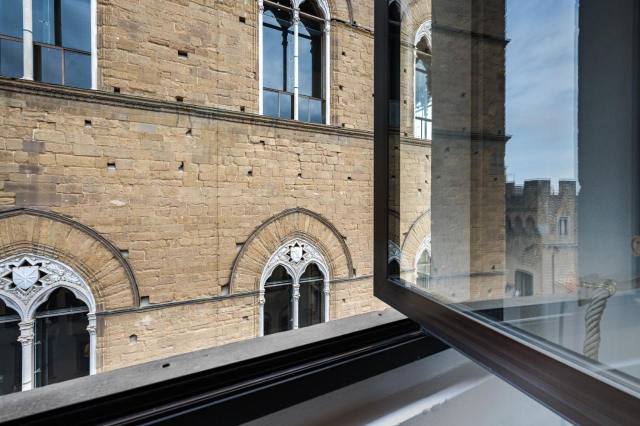 Via Lamberti, 3 - Florence Charming Apartments - Charming And Historic 5Th-Floor Attic Apartment With Elevator In A Building At The Heart Of Vibrant Florence, Just A 2-Minute Walk From All Attractions Exterior photo