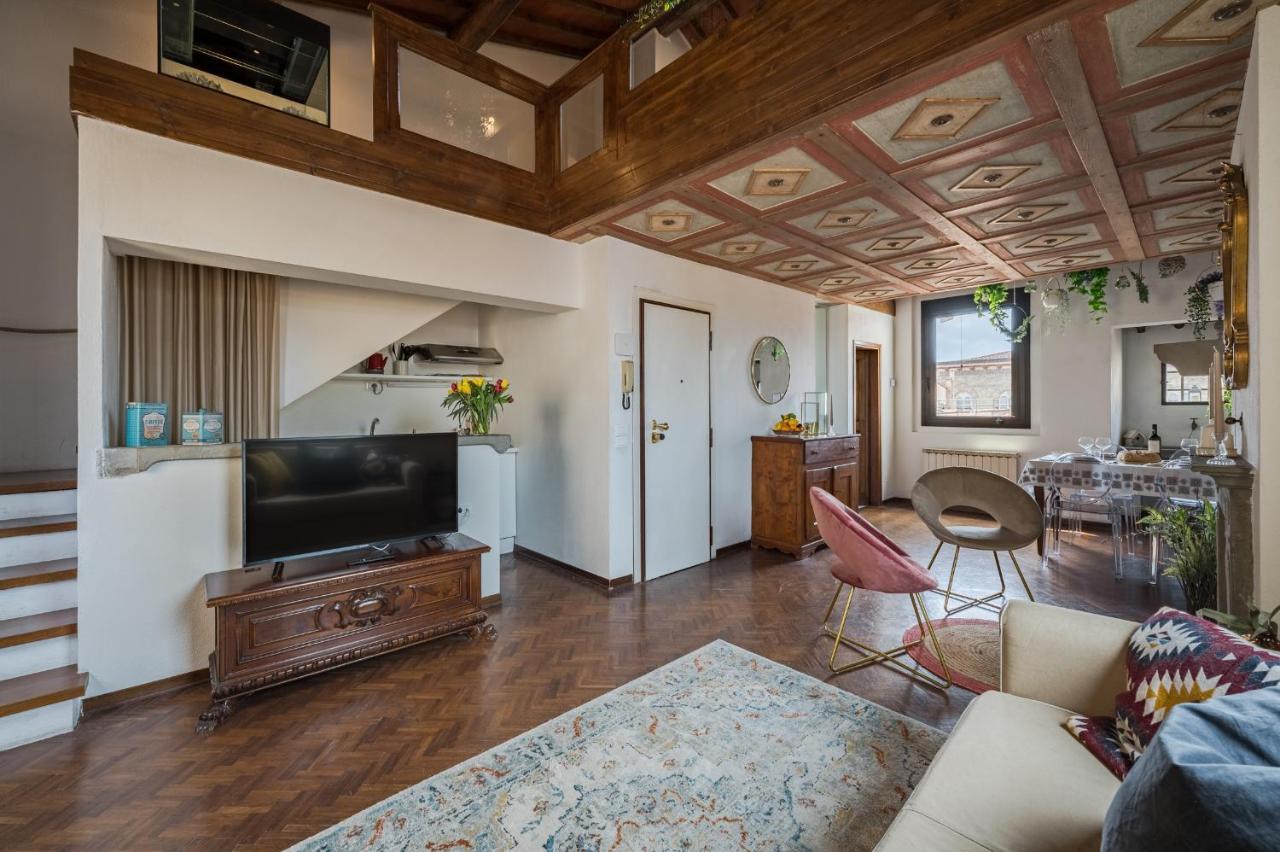 Via Lamberti, 3 - Florence Charming Apartments - Charming And Historic 5Th-Floor Attic Apartment With Elevator In A Building At The Heart Of Vibrant Florence, Just A 2-Minute Walk From All Attractions Exterior photo