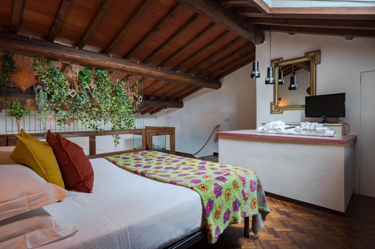 Via Lamberti, 3 - Florence Charming Apartments - Charming And Historic 5Th-Floor Attic Apartment With Elevator In A Building At The Heart Of Vibrant Florence, Just A 2-Minute Walk From All Attractions Exterior photo